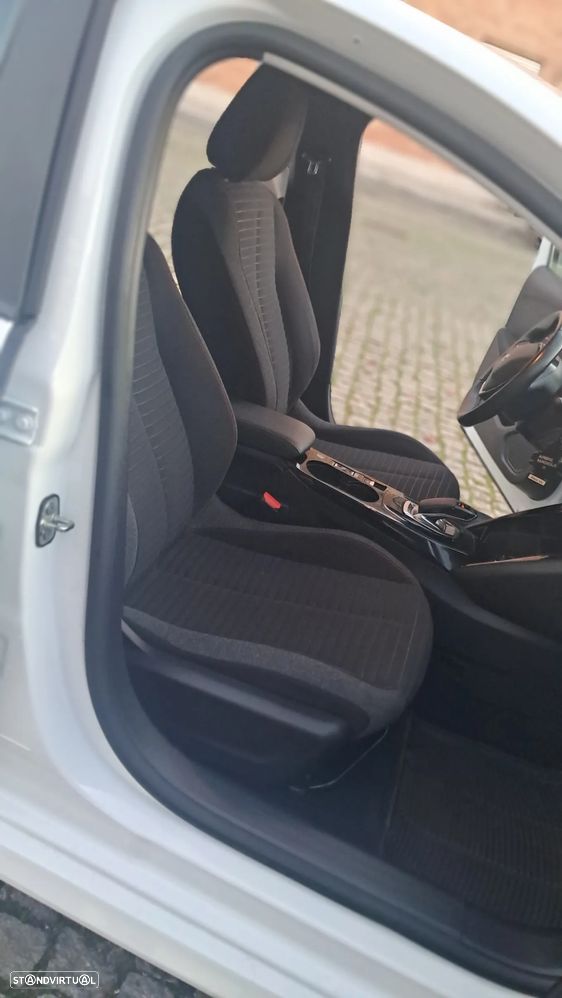 Peugeot e-208 Active - 14