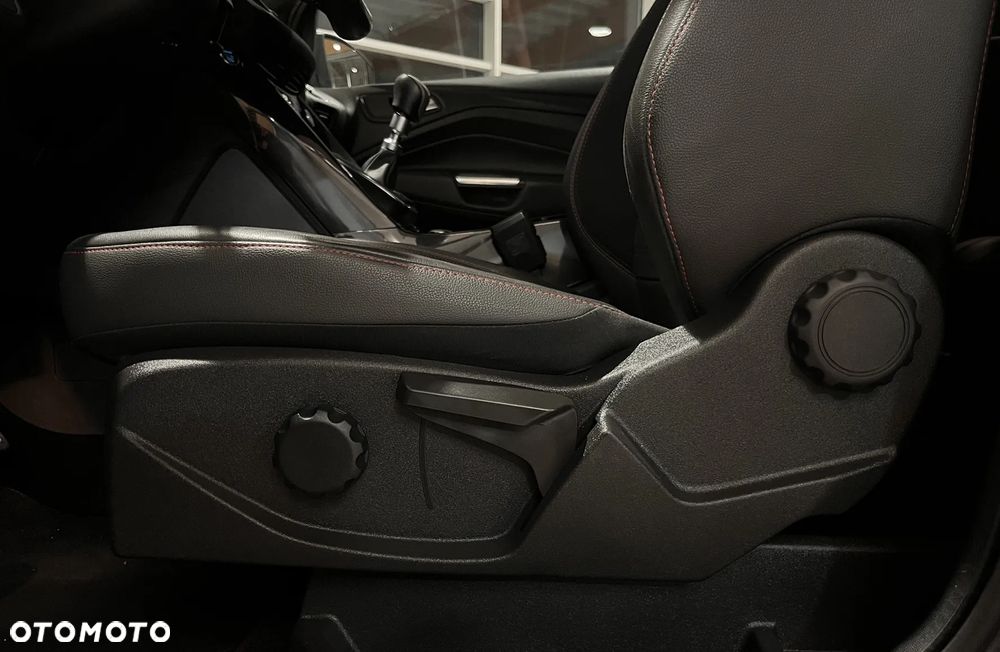 Ford Kuga 2.0 TDCi 4x4 ST-Line - 19