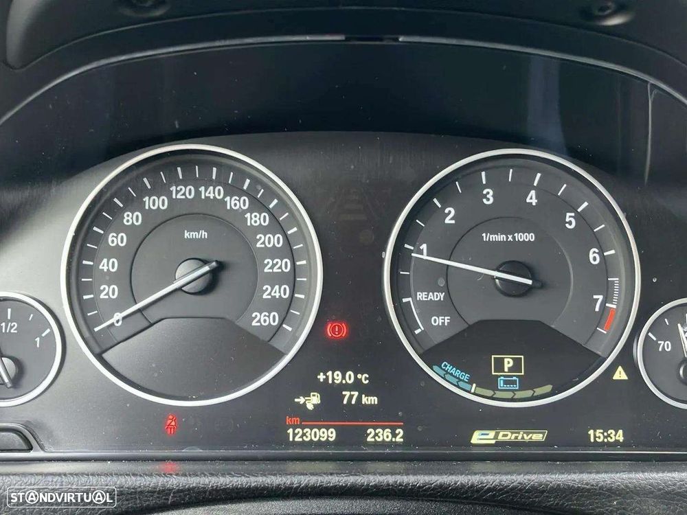 BMW 330 e iPerformance - 11