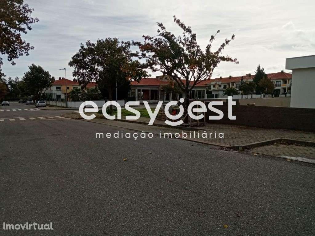 Espaço comercial emblemático em fase de construção no Fundão - Grande imagem: 5/16