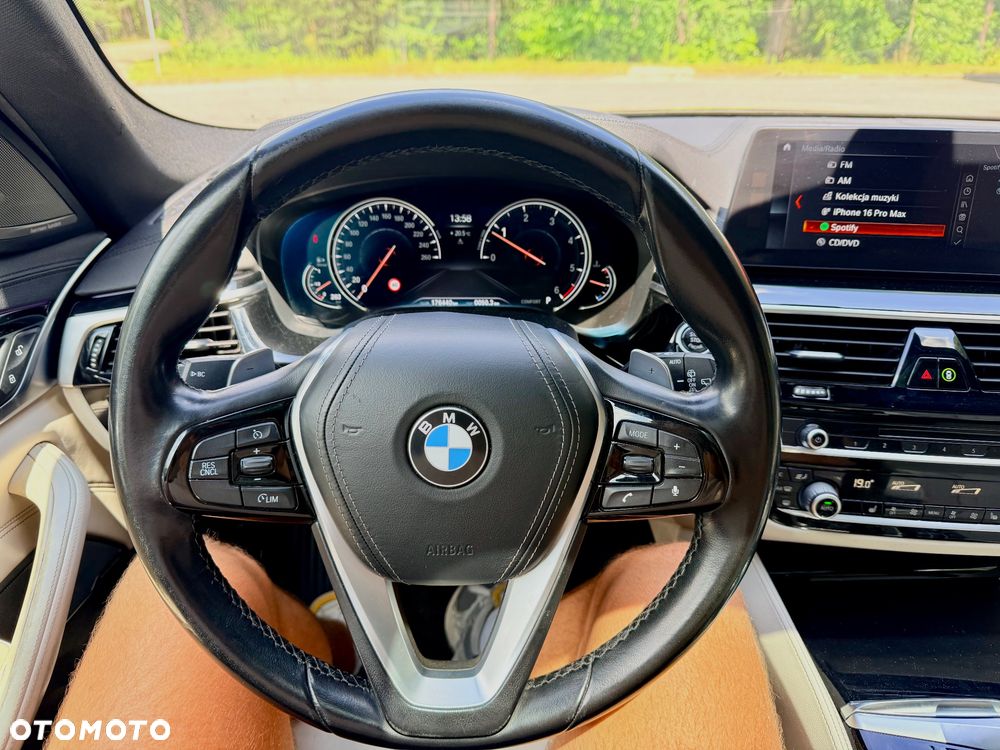 BMW Seria 5 520d xDrive Luxury Line sport - 32