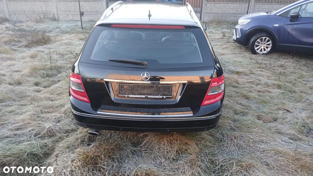 Mercedes-Benz Klasa C 220 CDI DPF BlueEFFICIENCY Avantgarde Edition - 3