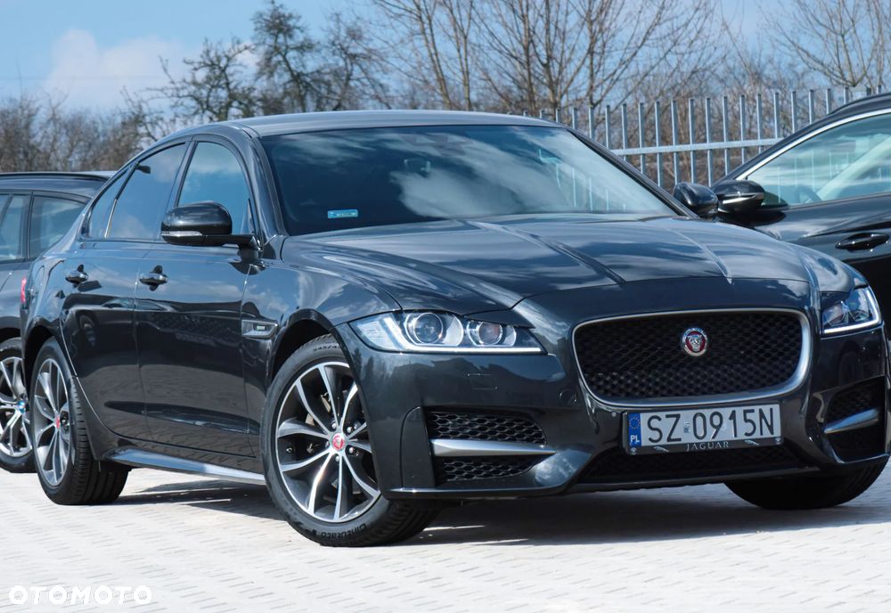 Jaguar XF 20d R-Sport - 35