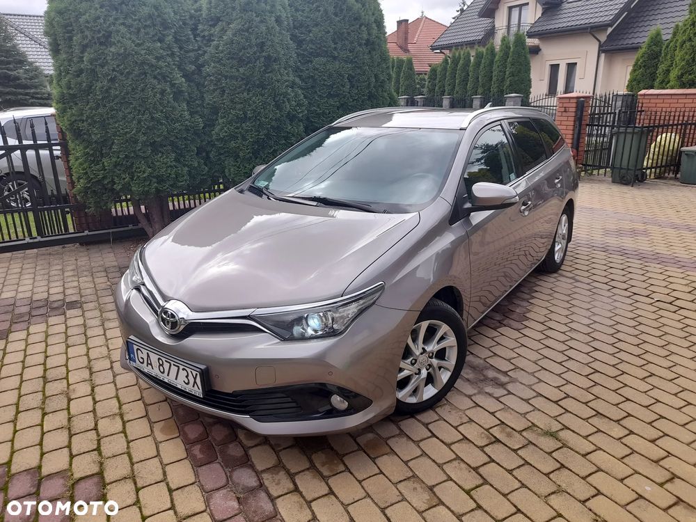 Toyota Auris 1.6 Premium Comfort - 2