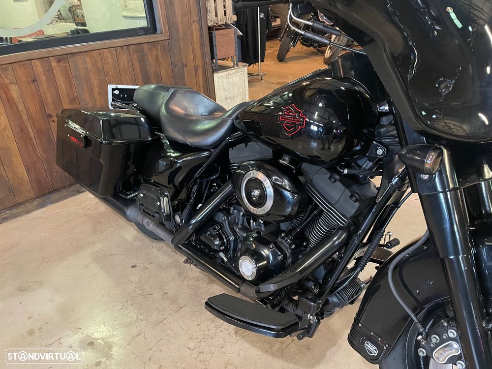 Harley-Davidson FLHT Electra Glide - 9