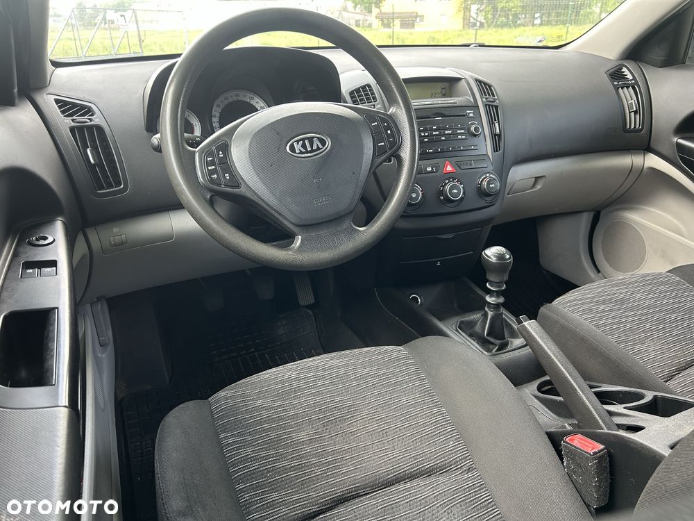Kia Ceed - 8