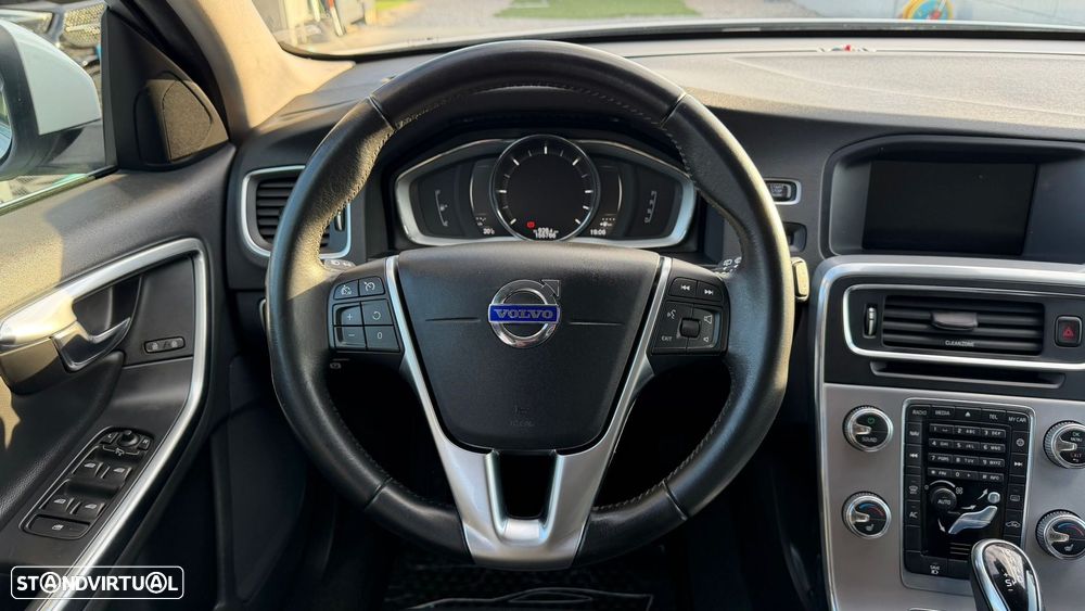 Volvo V60 2.4 D6 Momentum AWD Phev - 24