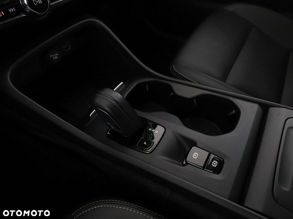 Volvo XC 40 D4 AWD Momentum Pro - 31