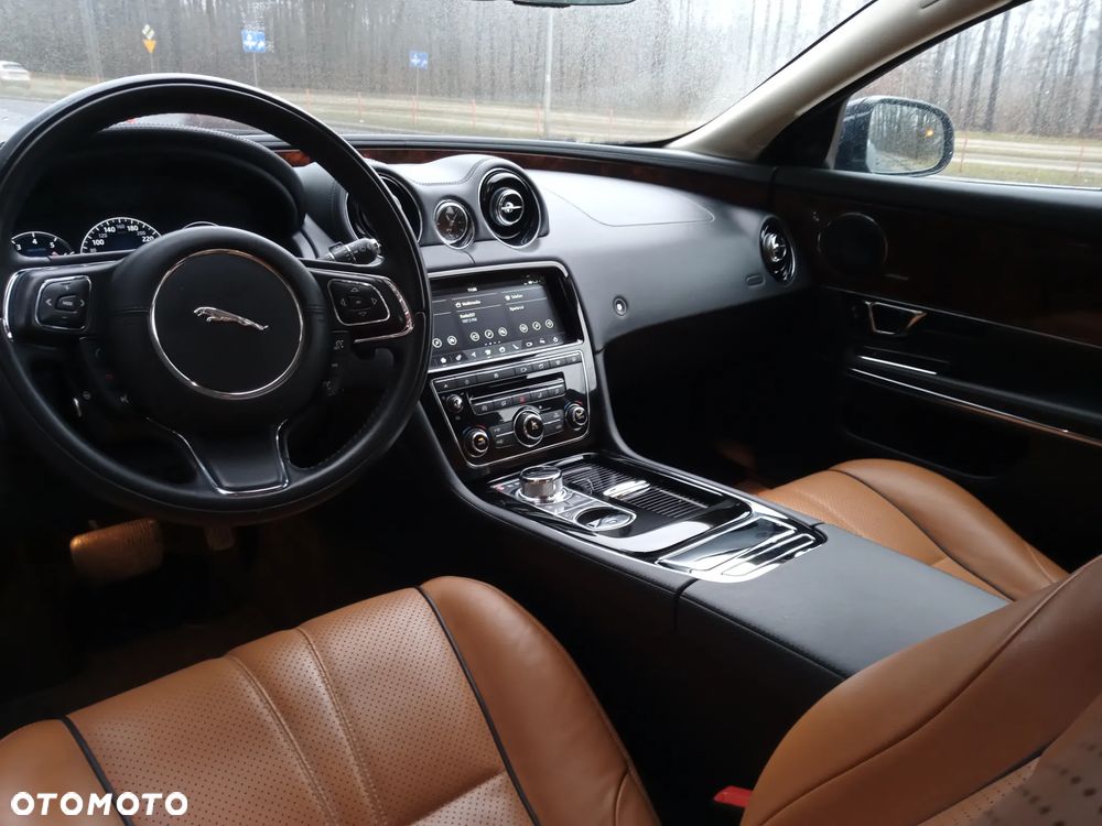 Jaguar XJ 3.0 T AWD R-Sport - 11