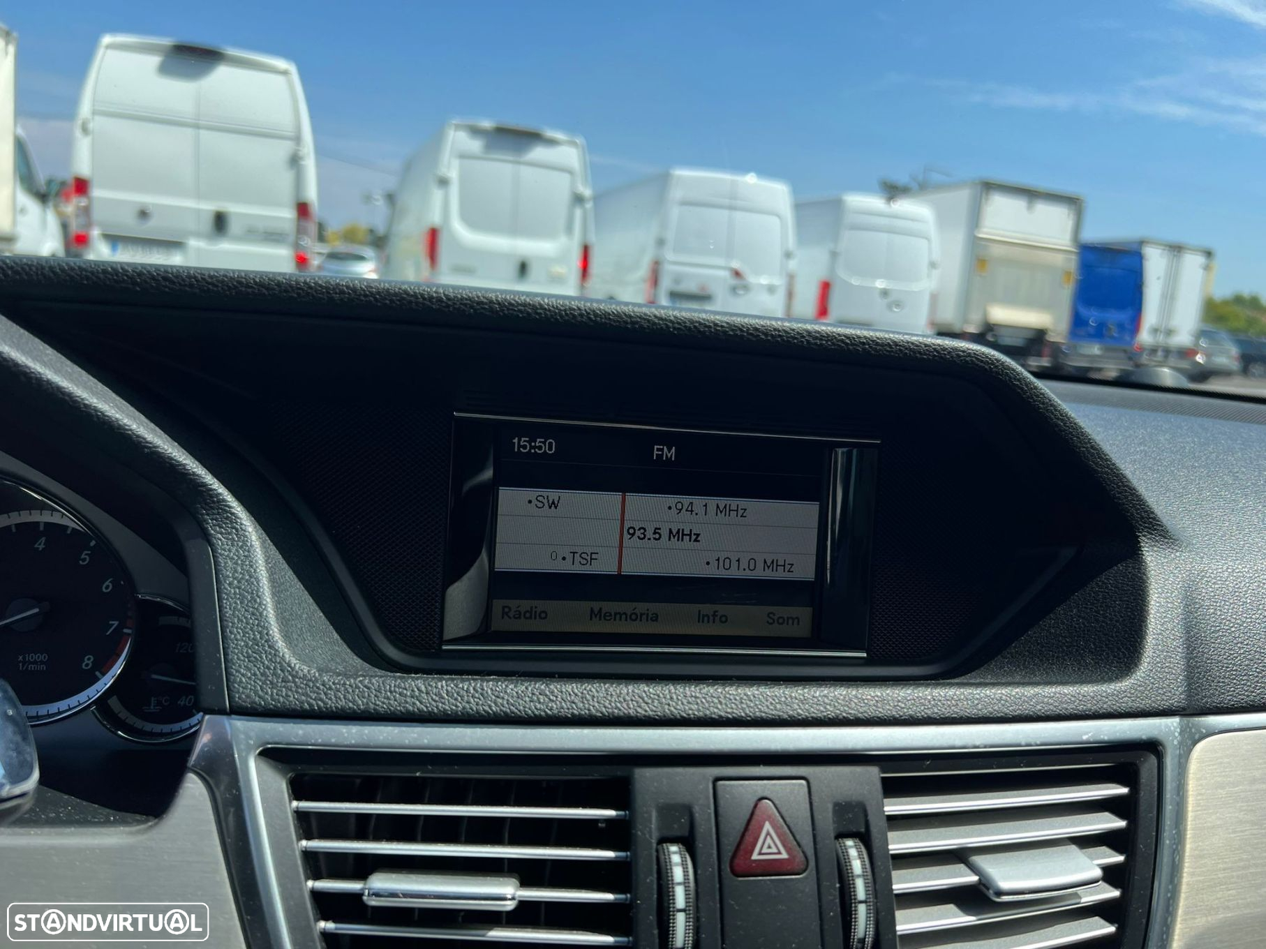 Mercedes-Benz E 350 CGI Avantgarde BlueEfficiency - 32
