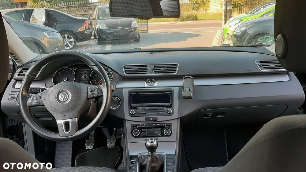 Volkswagen Passat 1.6 TDI Comfortline - 12