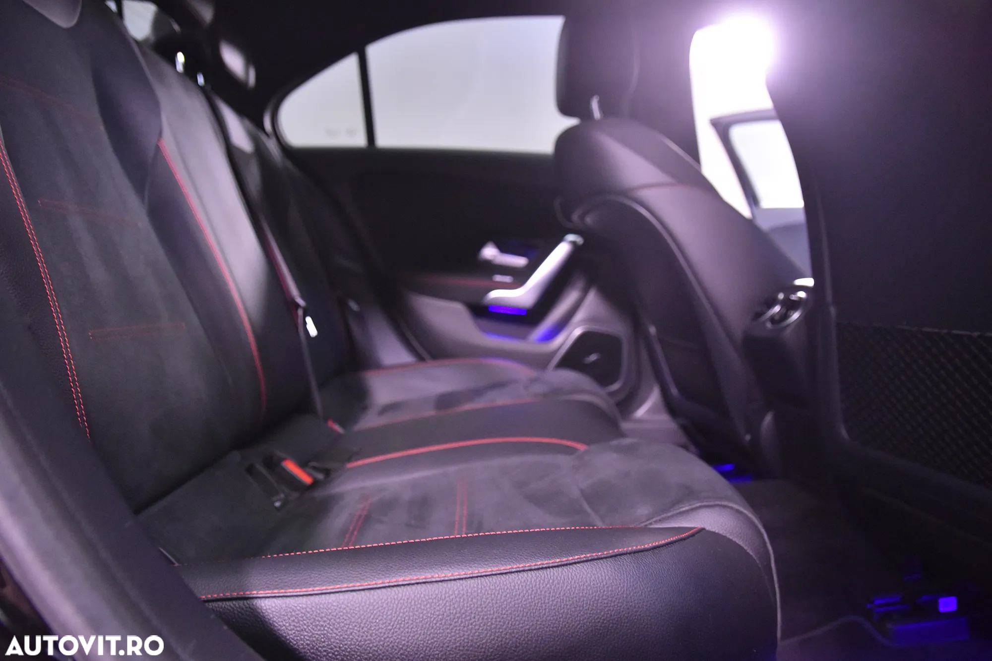 Mercedes-Benz A 250 4Matic 7G-DCT AMG Line - 12