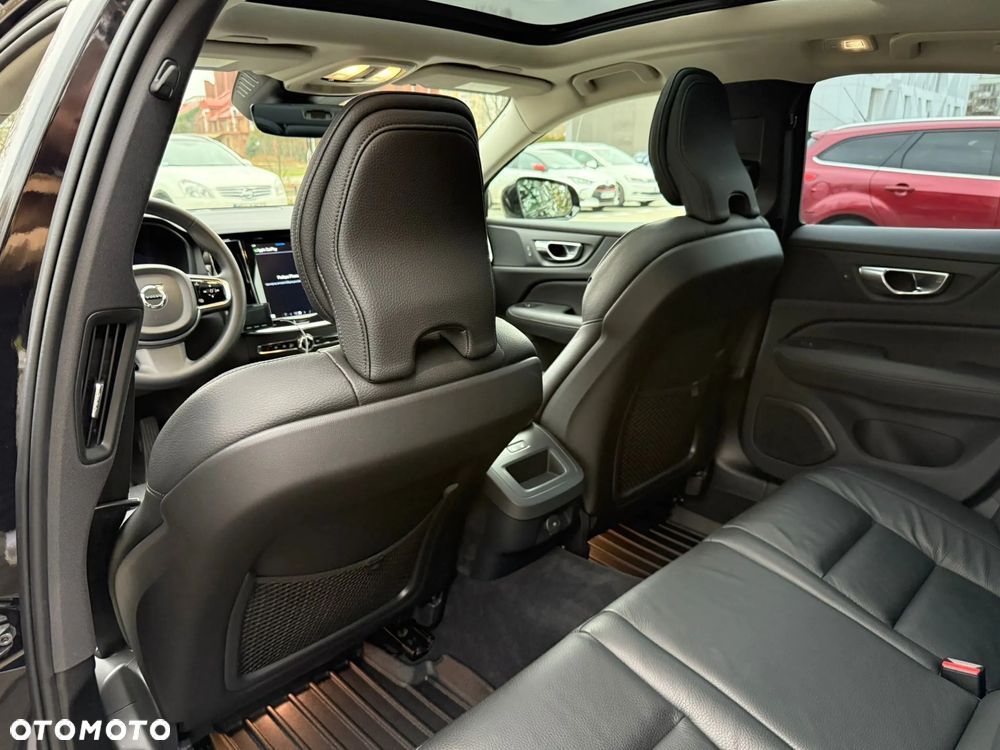 Volvo S60 B5 B AWD Plus Dark - 28