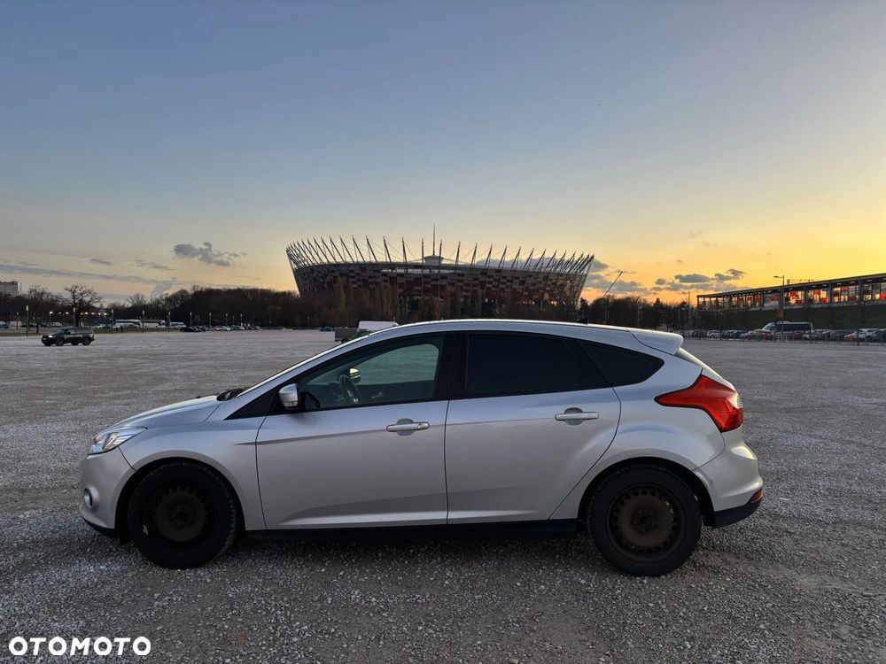 Ford Focus 1.6 Ambiente - 2