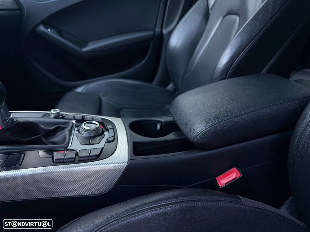 Audi A4 Avant 2.0 TDI Business Line S-line - 31