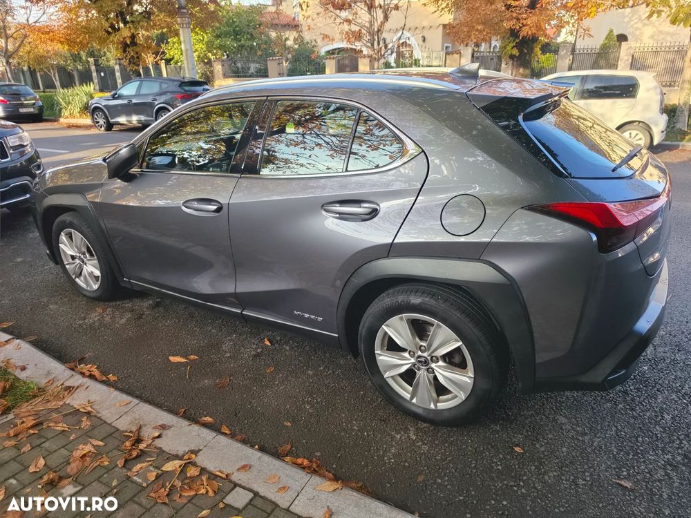 Lexus UX - 5