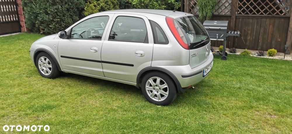 Opel Corsa 1.4 16V Essentia - 10