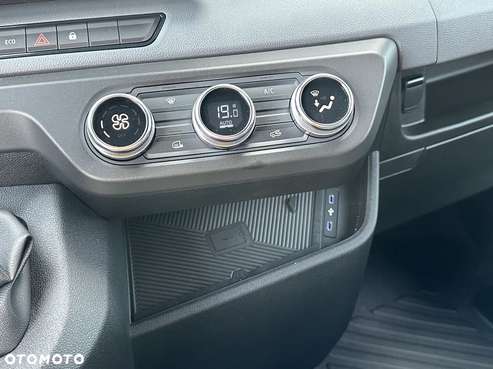 Renault Master 2.0 dCi 170 KM E-VI kontener 8 EP MRauto - 13