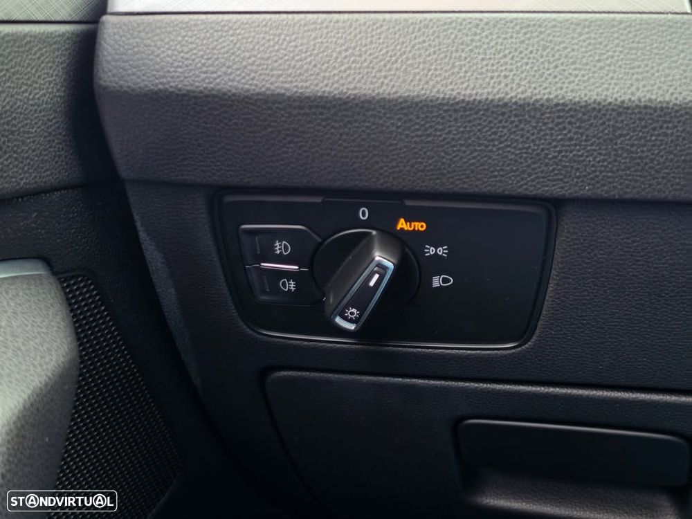 VW Passat Variant 2.0 TDI Business DSG - 11