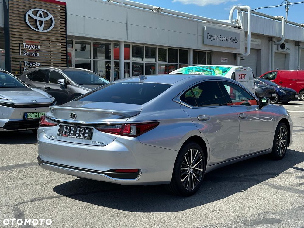 Lexus ES 300h Business Edition - 24