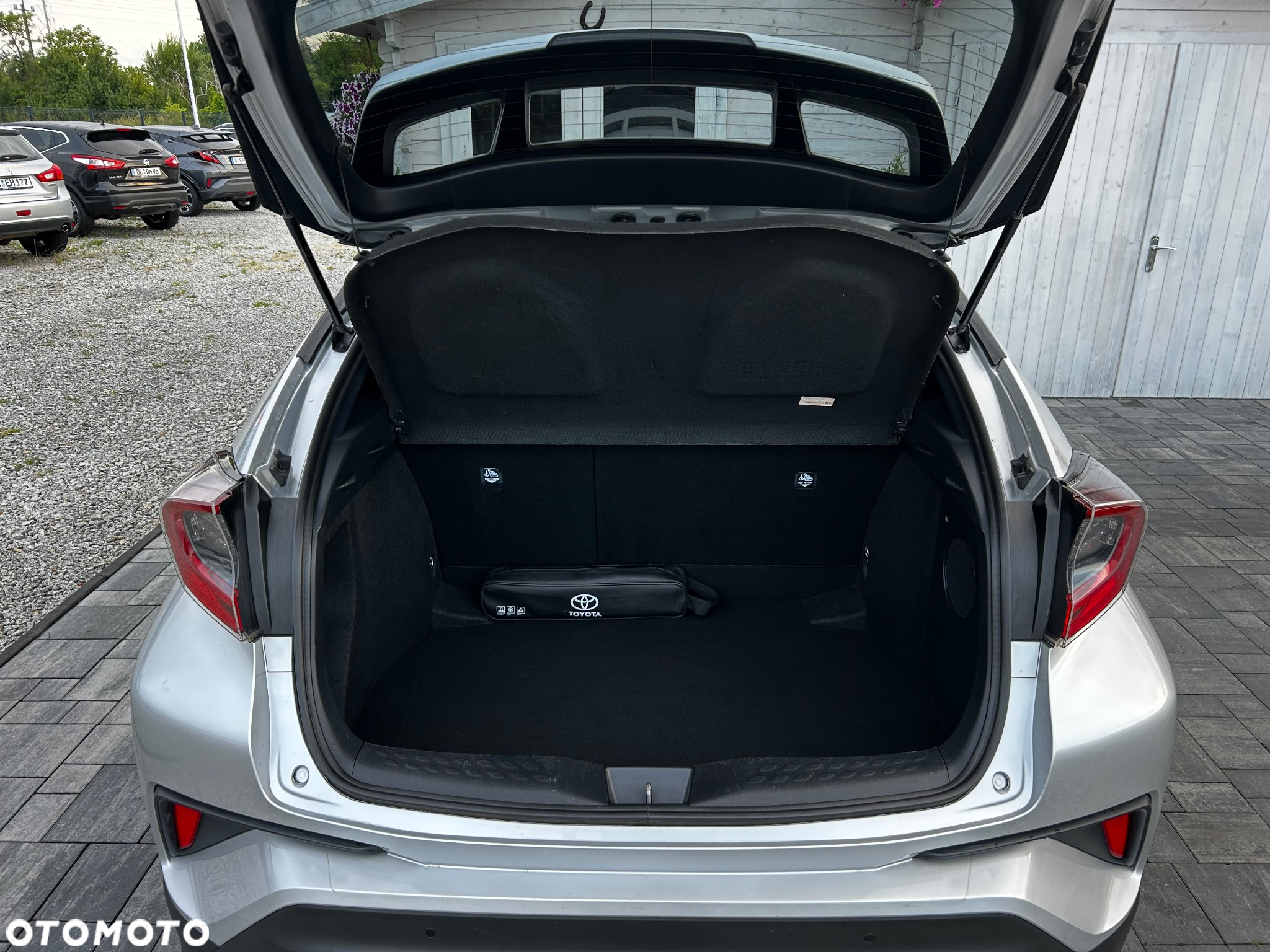 Toyota C-HR Hybrid Lounge - 16