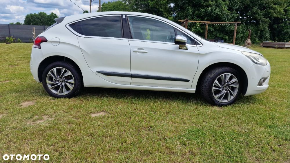 Citroën DS4 e-HDi 110 EGS6 SoChic - 17