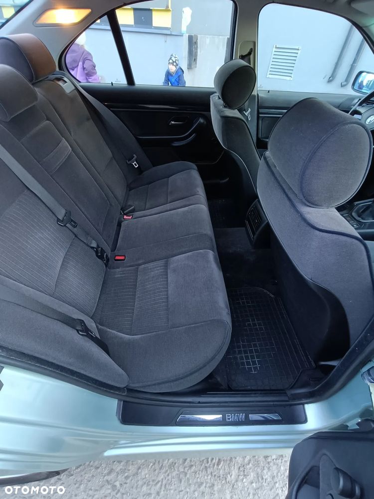 BMW Seria 5 520i - 8