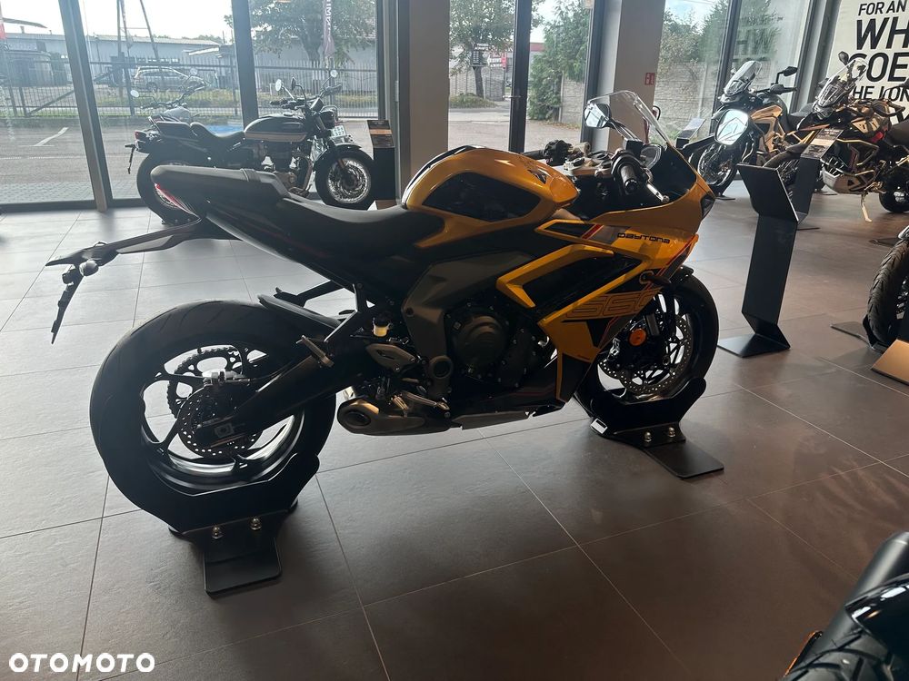 Triumph Daytona - 4