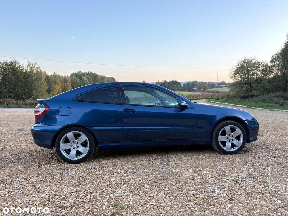Mercedes-Benz C-Class 2006 photo 5