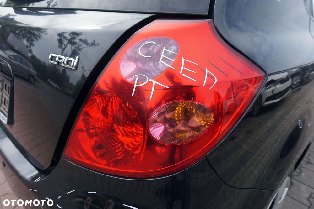 LAMPA TYLNA PRAWA CEED I 5D HB 92402-1H001 KIA 2006-2009 - 1