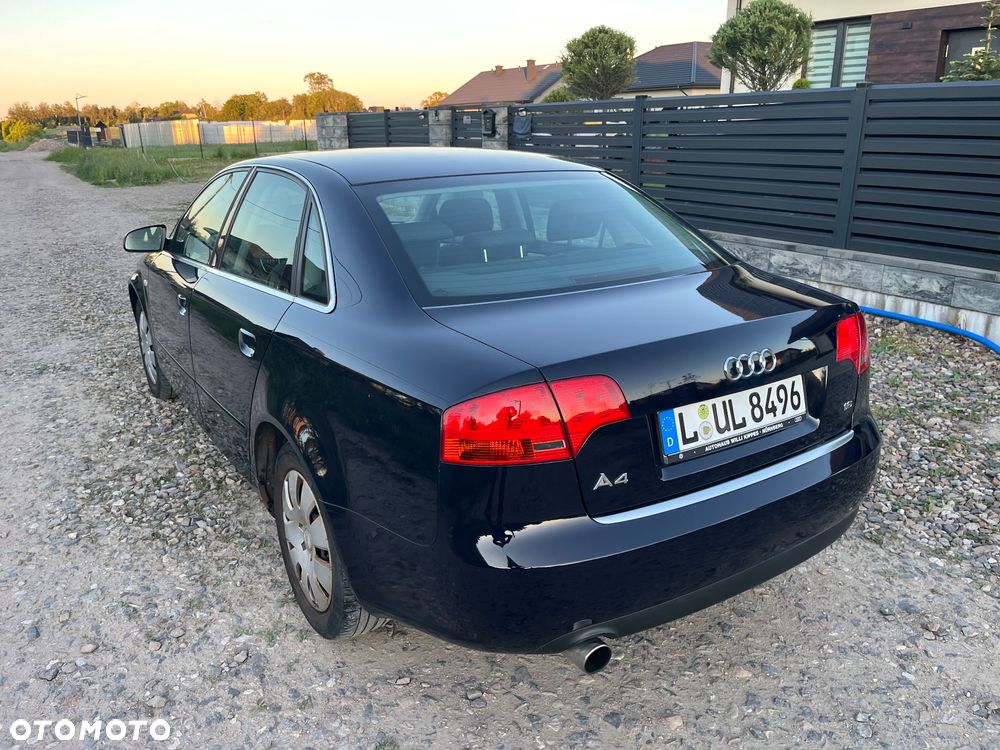 Audi A4 Limousine - 16
