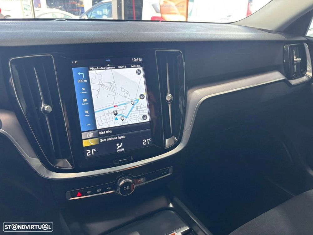 Volvo V60 2.0 B4 Momentum Geartronic - 38