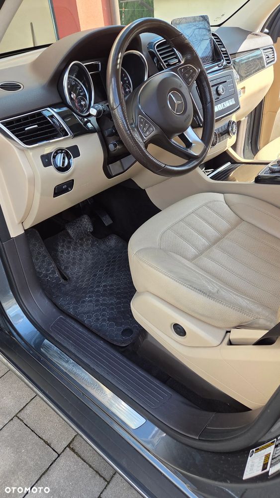 Mercedes-Benz GLE - 12