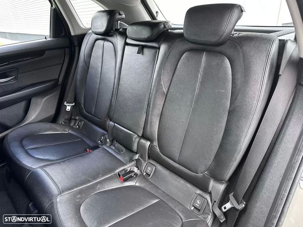 BMW 218 Active Tourer d Line Sport - 32