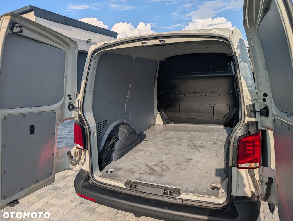 Volkswagen Transporter - 40