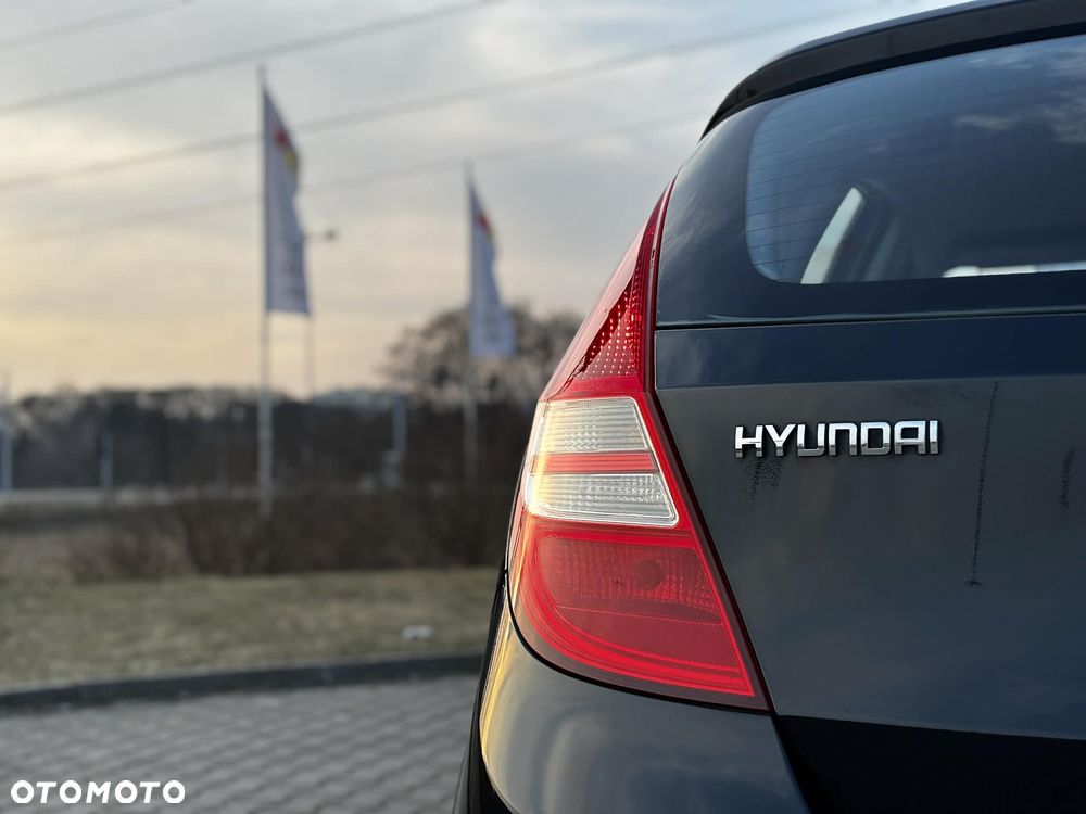 Hyundai i30 1.4 Base + - 24