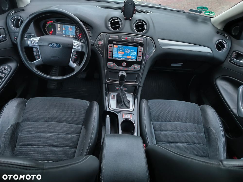 Ford Mondeo - 32