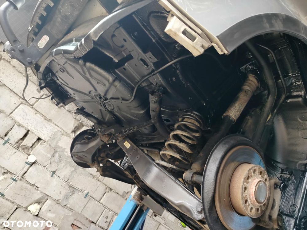 Volkswagen Touran 1.6 Basis - 8