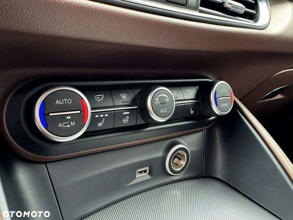 Alfa Romeo Stelvio - 11