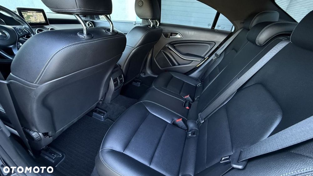 Mercedes-Benz CLA 200 7G-DCT Urban - 30