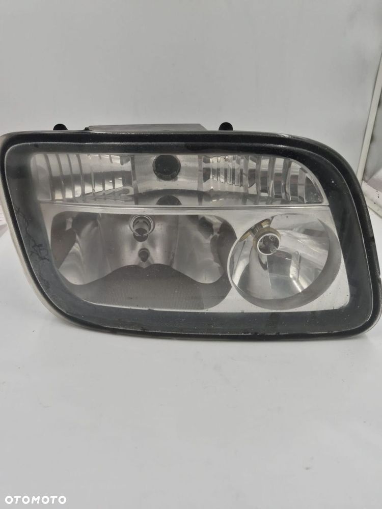 LAMPA REFLEKTOR PRAWY ACTROS MP2 - 2