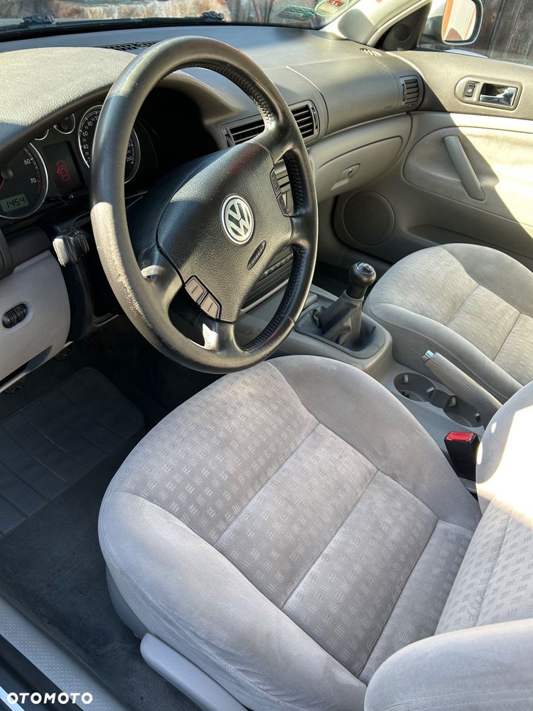 Volkswagen Passat - 11