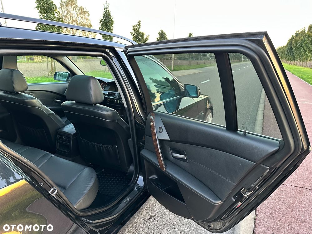 BMW Seria 5 525d - 28