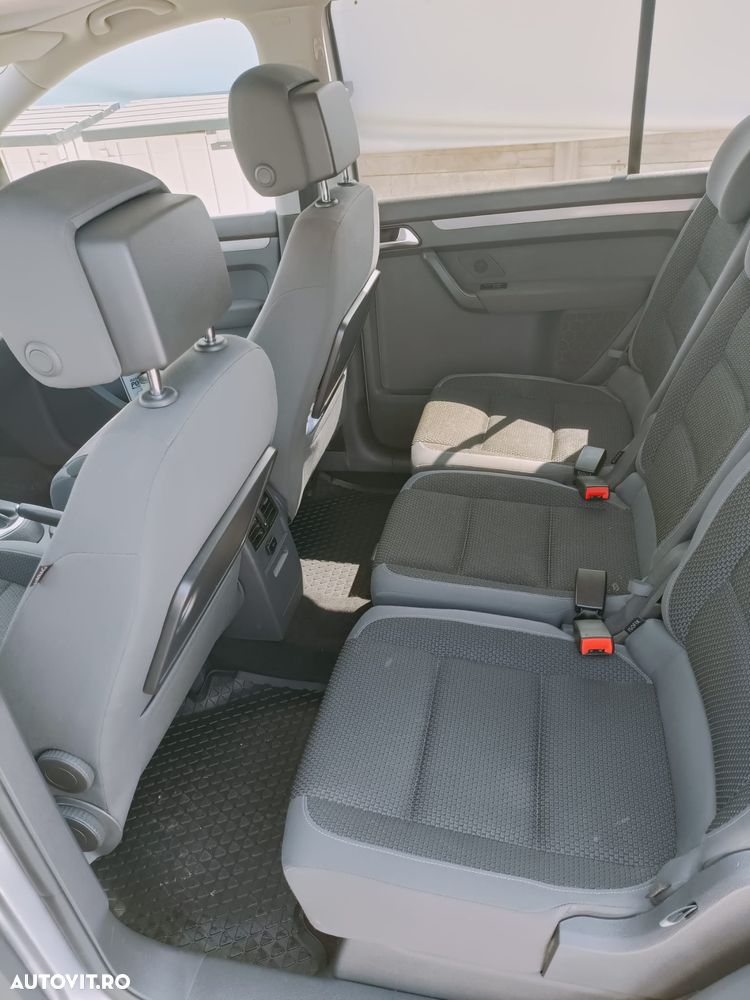 Volkswagen Touran - 16