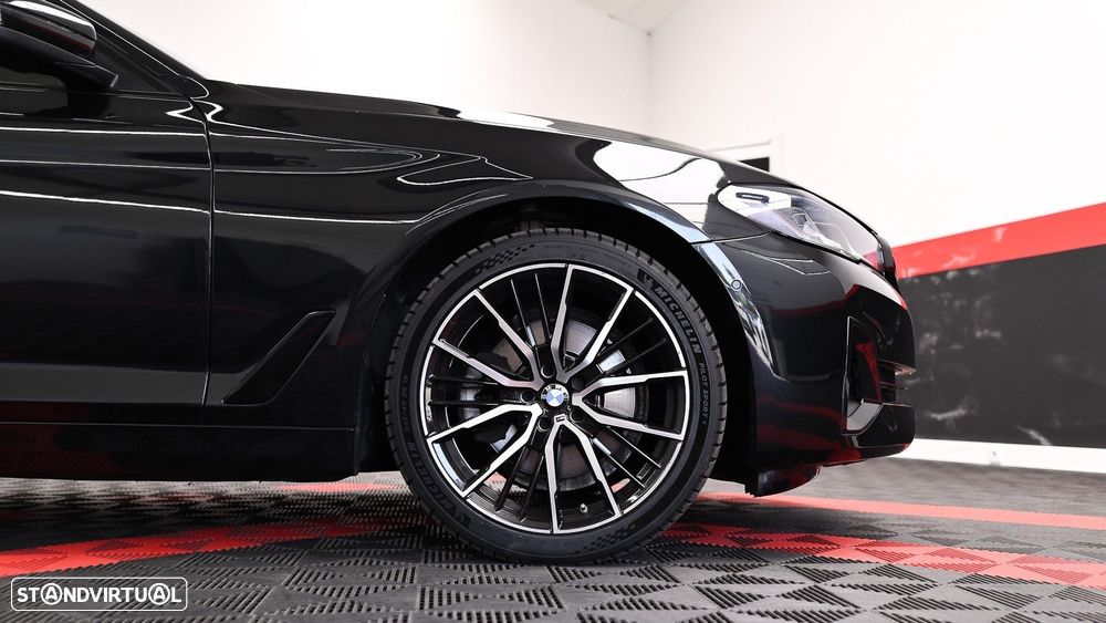 BMW 520 d Pack Desportivo M Auto - 14