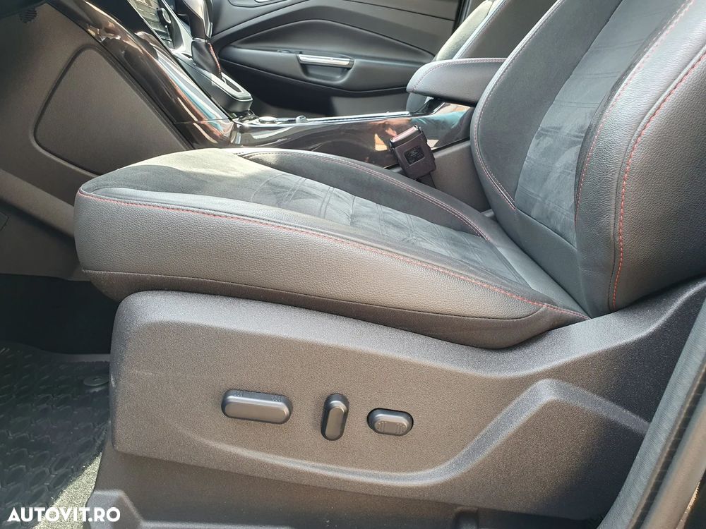 Ford Kuga 2.0 TDCi 4WD Powershift ST-Line - 31