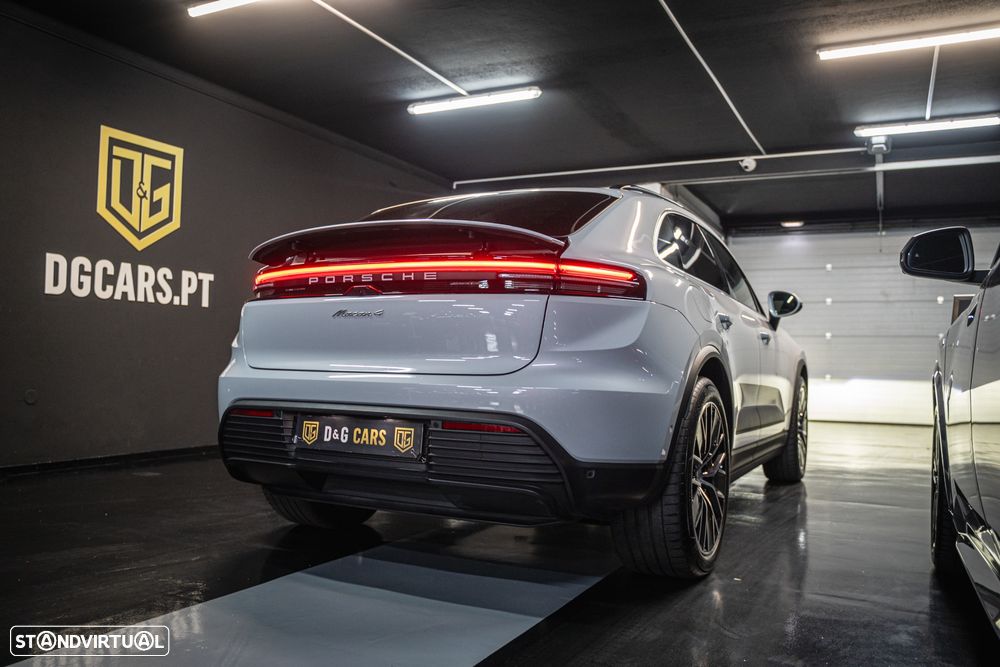 Porsche Macan Electric 4 - 5