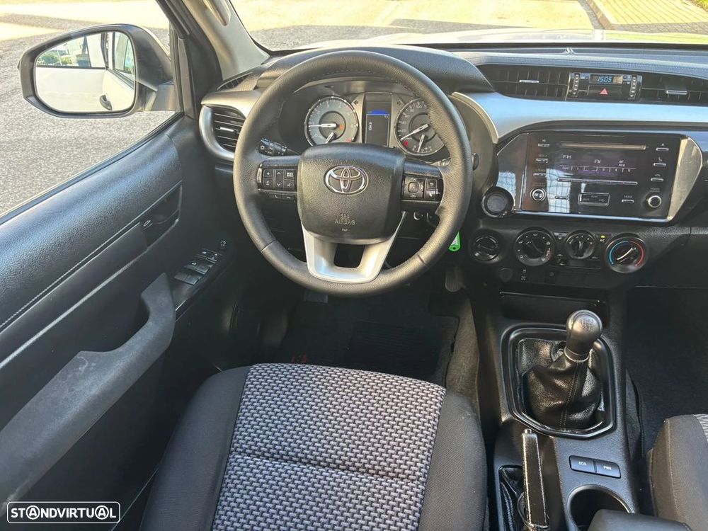 Toyota Hilux 2.4 D-4D 4WD CD CM - 16