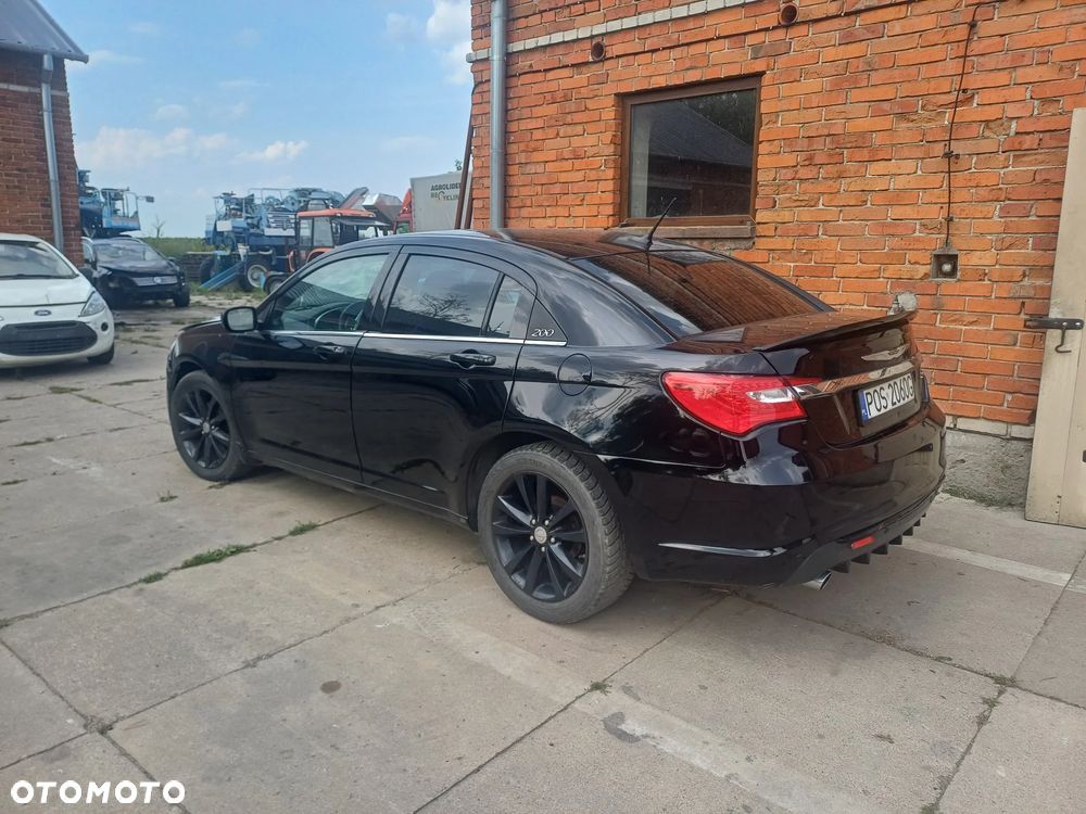 Chrysler 200 - 1