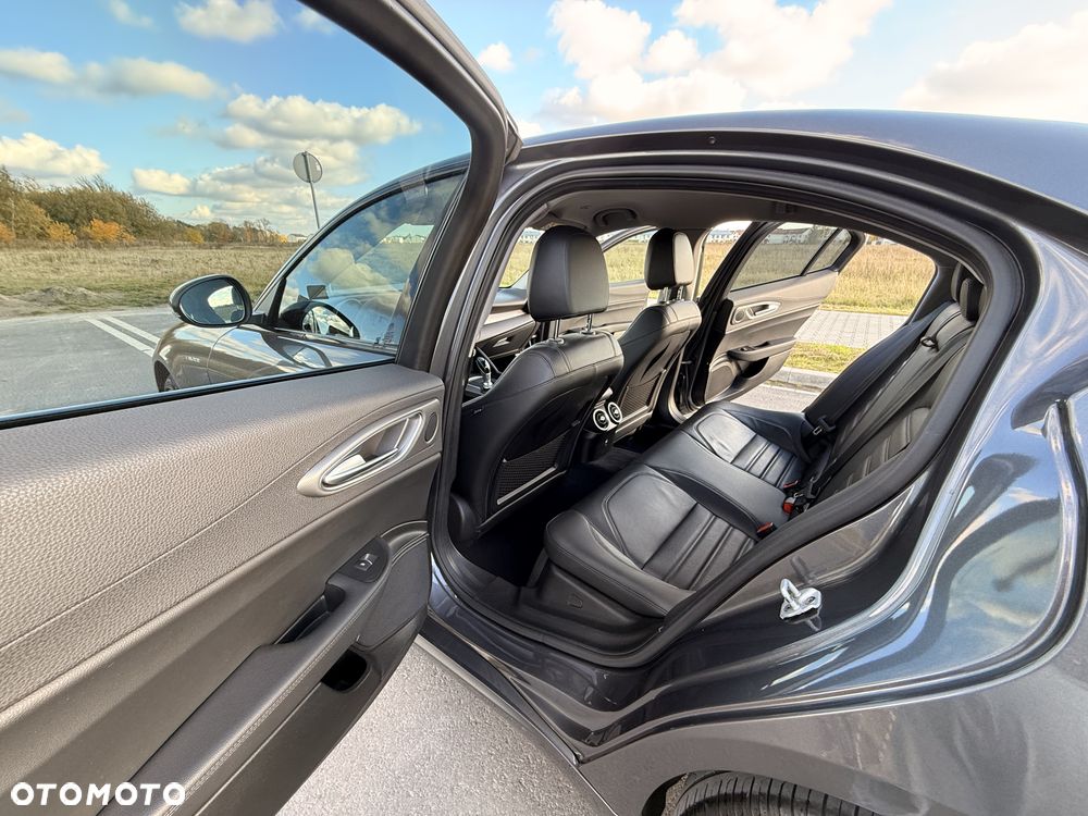 Alfa Romeo Giulia 2.0 Turbo Veloce - 9